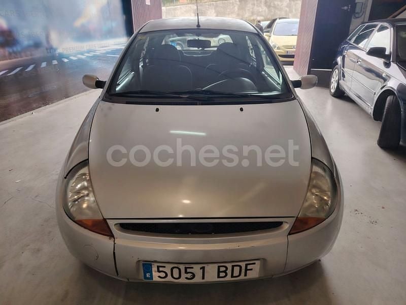 Usado Ford Ka 60 CV (44 kW) 2000 Gris / plata Berlina