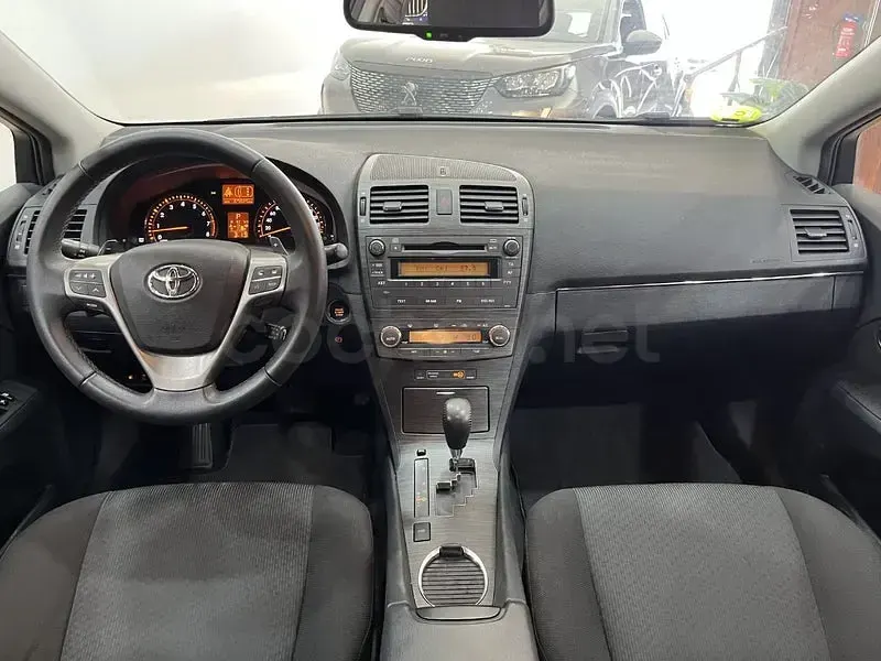 Usado Toyota Avensis Multidrive S 147 CV (108 kW) 2011 Gris / plata Berlina