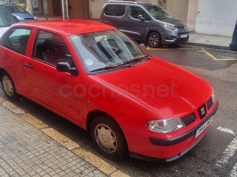 Usado Seat Ibiza 75 CV (55 kW) 2002 Rojo Utilitario