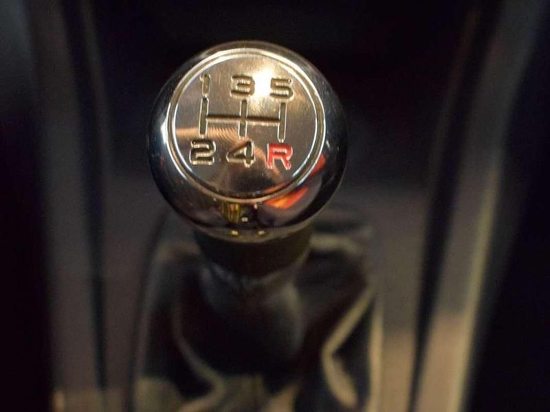 Usado Peugeot 1007 69 CV (50 kW) 2007 Rojo Monovolumen