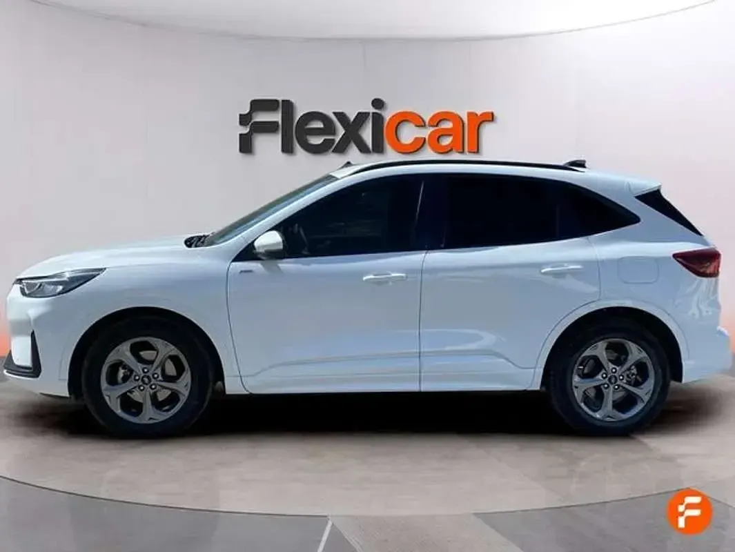 Usado Ford Kuga ST-Line 150 CV (110 kW) 2025 Blanco SUV