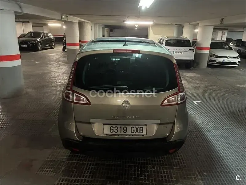 Usado Renault Scénic III 105 CV (77 kW) 2010 Beige Monovolumen