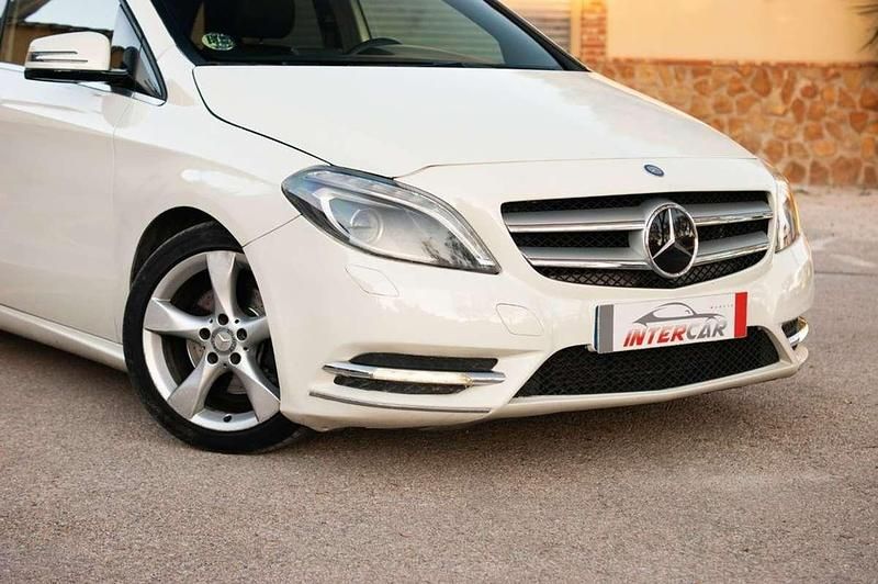 Usado Mercedes B180 109 CV (80 kW) 2013 Blanco Monovolumen