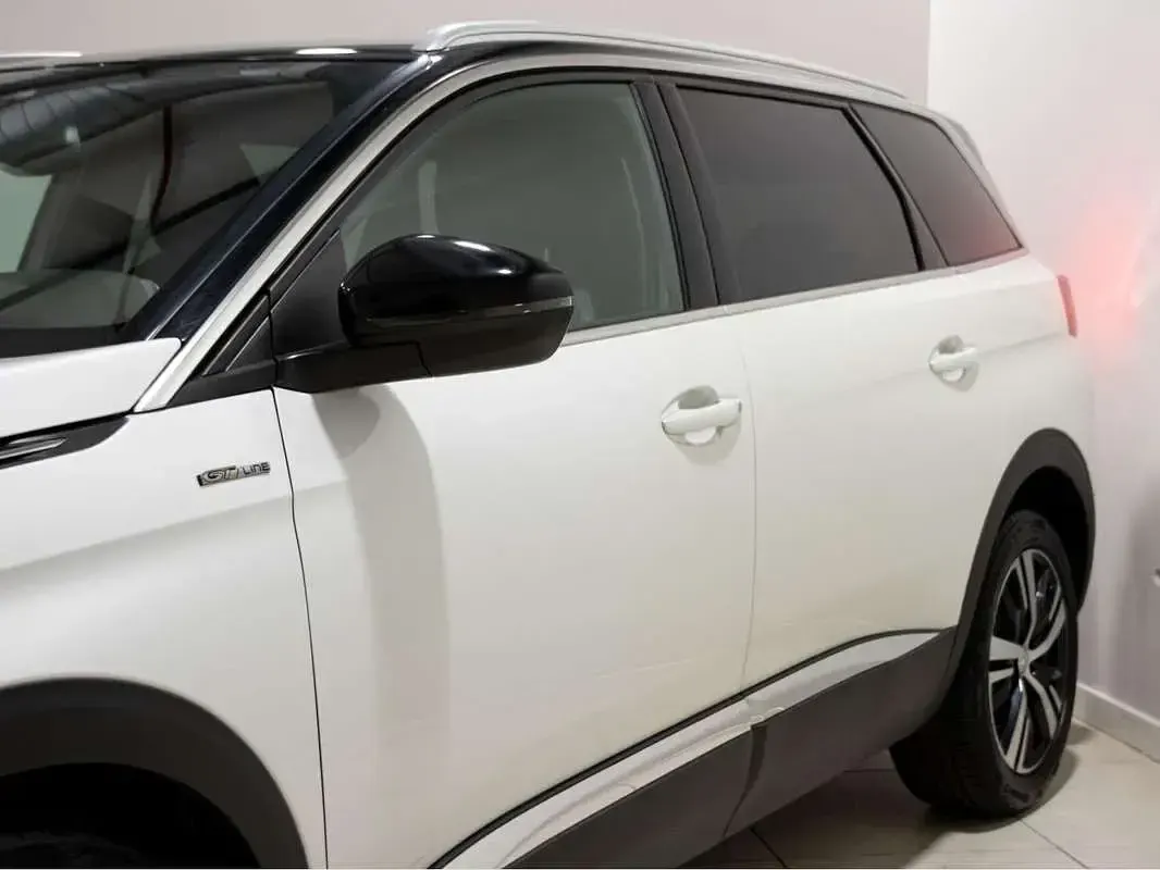 Usado Peugeot 5008 GT-line 179 CV (131 kW) 2019 Blanco SUV