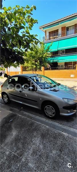 Gris / plata Usado 2000 Peugeot 206 Berlina | 1450 € (Precio justo) - Imagen 1/4