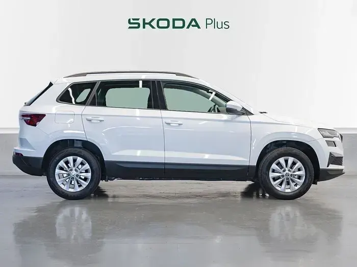 Usado Skoda Karoq Active 110 CV (80 kW) 2023 Blanco SUV