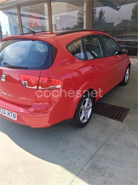 Usado Seat Altea XL Style 105 CV (77 kW) 2013 Rojo Monovolumen