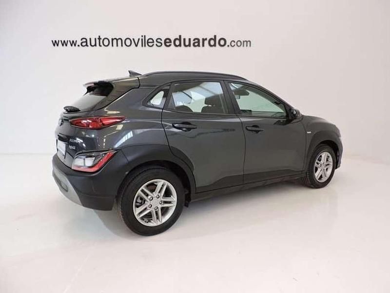 Usado Hyundai Kona 121 CV (88 kW) 2021 Gris SUV
