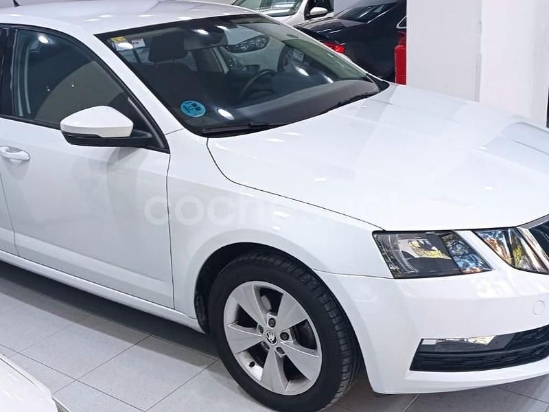 Usado Skoda Octavia Ambition 110 CV (80 kW) 2020 Blanco Berlina