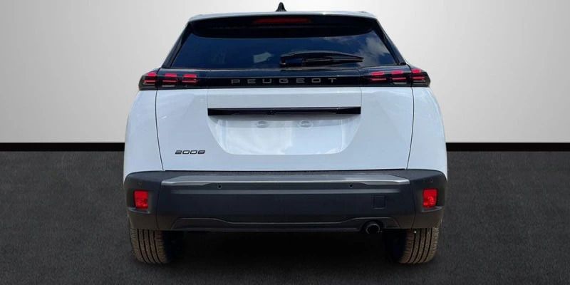 Usado Peugeot 2008 Style 131 CV (96 kW) 2024 Negro SUV