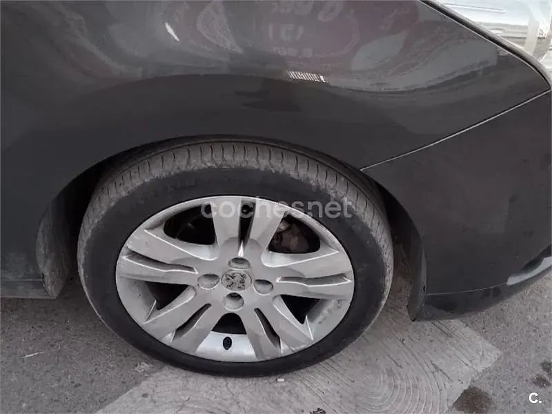 Usado Peugeot 5008 Sport 110 CV (80 kW) 2010 Negro Monovolumen