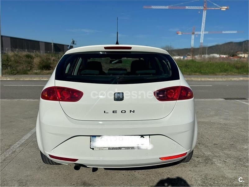 Usado Seat Leon Style 105 CV (77 kW) 2011 Blanco Utilitario