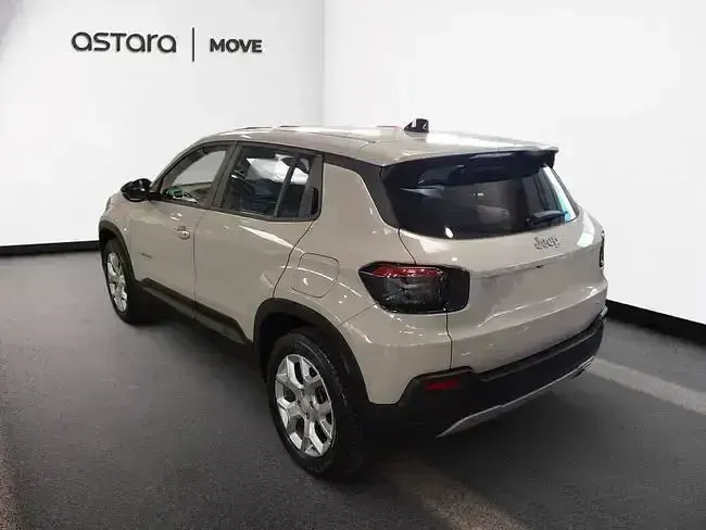 Usado Jeep Avenger Altitude 100 CV (73 kW) 2023 Gris / plata SUV