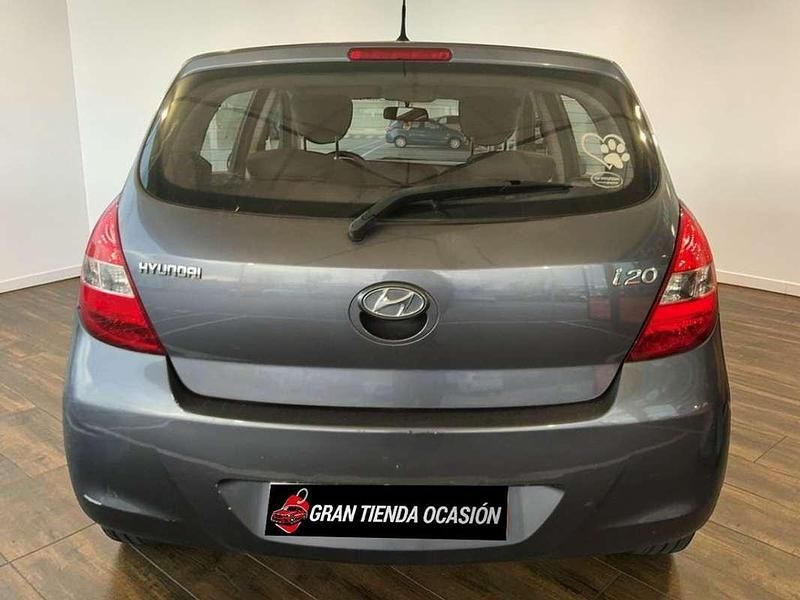 Usado Hyundai i20 Classic 77 CV (56 kW) 2010 Gris Utilitario