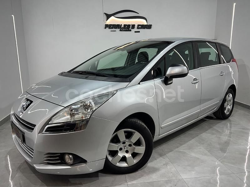 Gris / plata Usado 2012 Peugeot 5008 Active Monovolumen | 7490 € (Precio justo) - Imagen 1/4