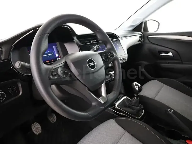 Usado Opel Corsa 100 CV (73 kW) 2024 Granate Utilitario