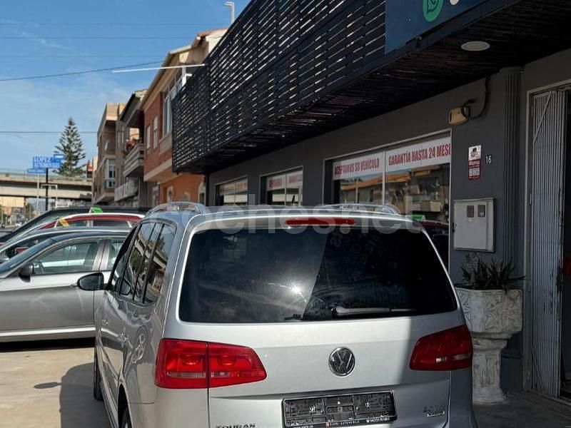 Usado VW Touran Advance 140 CV (102 kW) 2015 Gris / plata Monovolumen