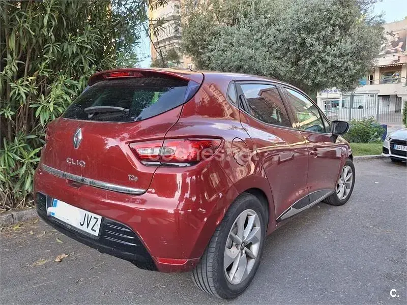 Begagnad Renault Clio IV Zen 90 HK (66 kW) 2016 Röd Sedan