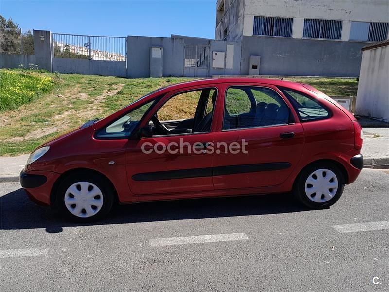 Usado Citroën Xsara Picasso 90 CV (66 kW) 2003 Granate Monovolumen