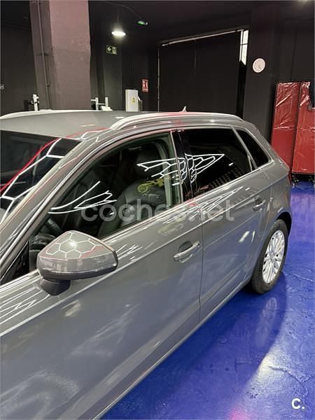 Usado Audi A3 116 CV (85 kW) 2018 Gris / plata Berlina