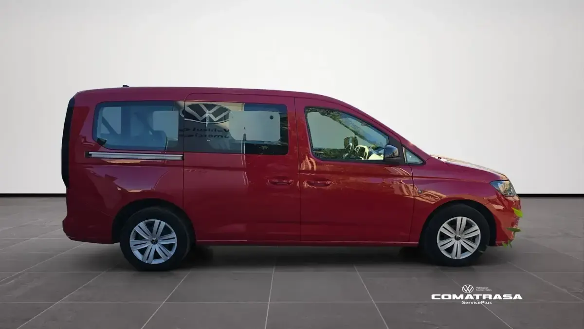 Usado VW Caddy Maxi 102 CV (75 kW) 2023 Rojo Monovolumen