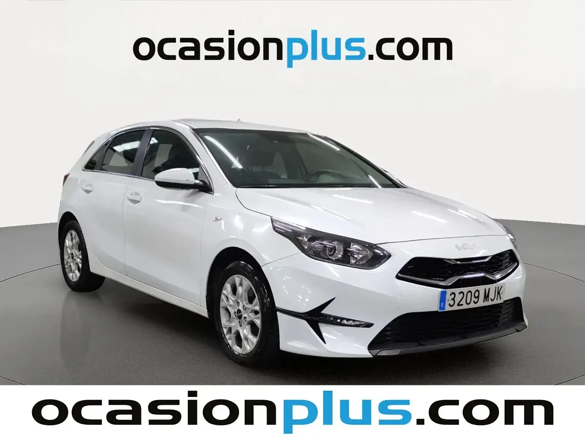 Usado Kia Ceed 136 CV (100 kW) 2023 Blanco Utilitario