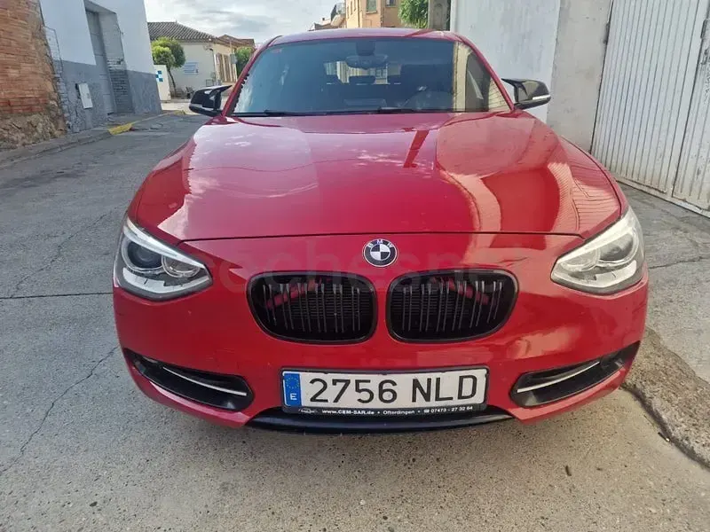 Usado BMW 118 Sport Line 170 CV (125 kW) 2011 Rojo Utilitario