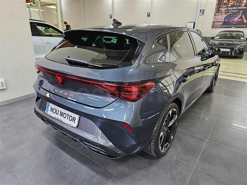 Usado Cupra Leon 150 CV (110 kW) 2024 Gris / plata Berlina