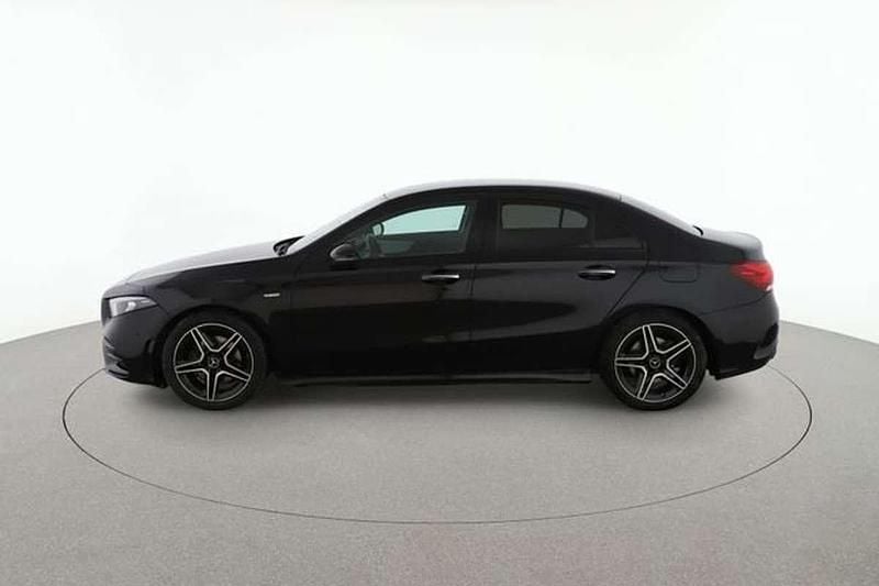 Usado Mercedes A200 AMG line 165 CV (121 kW) 2022 Negro Berlina