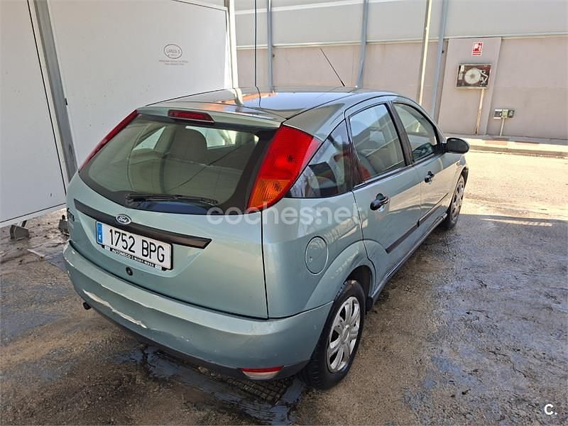 Usado Ford Focus Ambiente 100 CV (73 kW) 2001 Verde Berlina