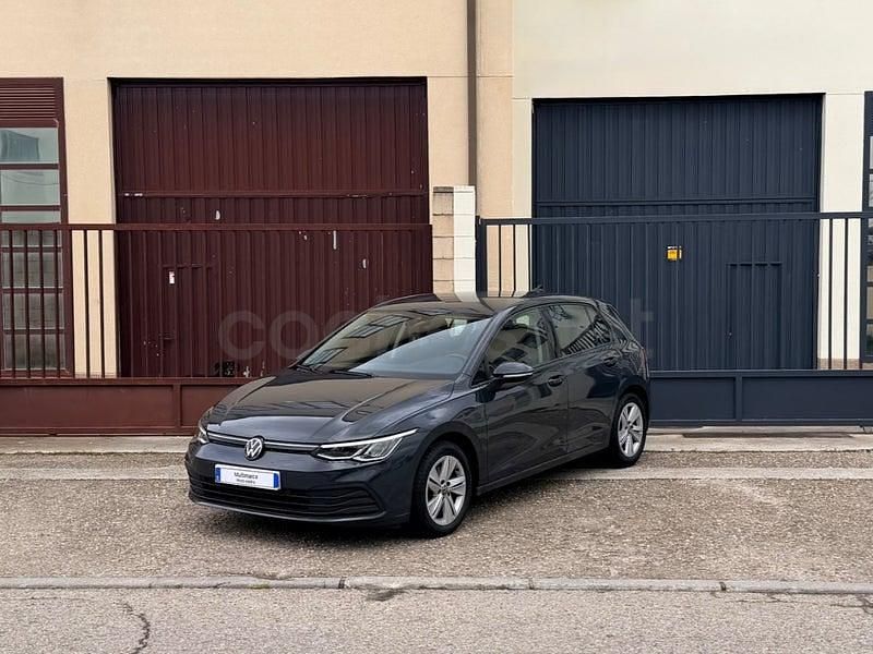 Usado VW Golf VIII 115 CV (84 kW) 2022 Gris / plata Berlina