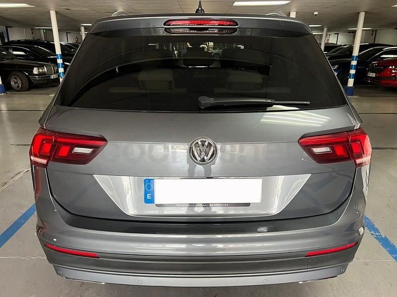 Usado VW Tiguan Allspace Advance 150 CV (110 kW) 2021 Gris / plata SUV