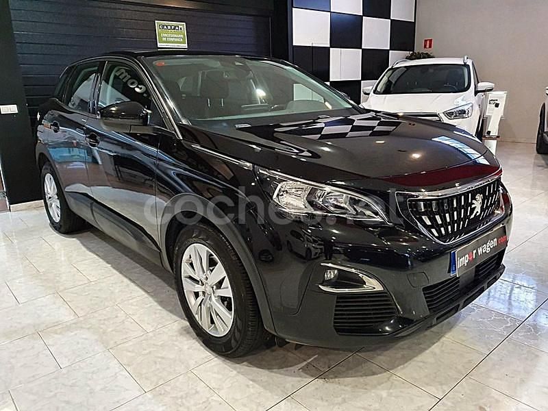 Usado Peugeot 3008 Active 120 CV (88 kW) 2017 Negro SUV