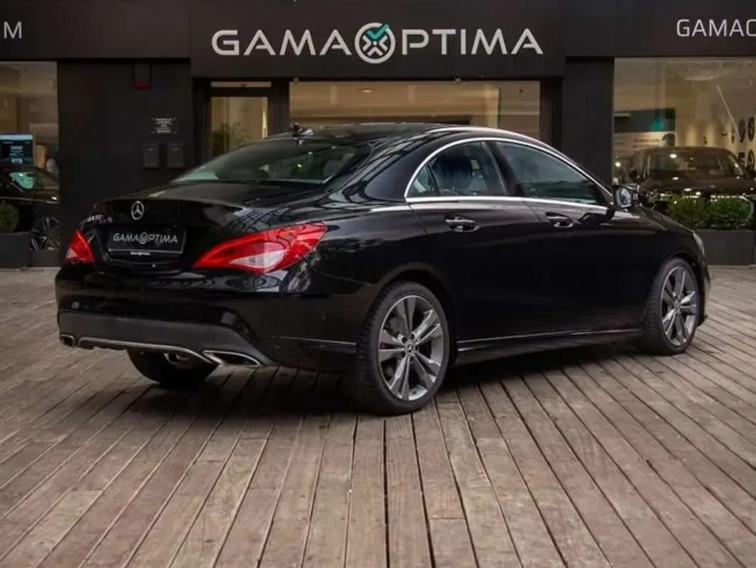 Usado Mercedes CLA200 156 CV (114 kW) 2019 Negro Berlina