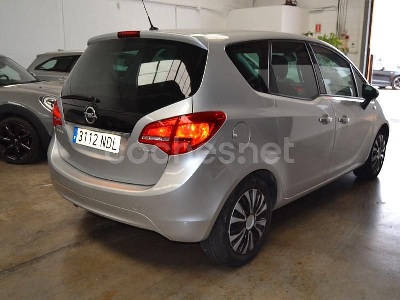 Usado Opel Meriva Selective 95 CV (69 kW) 2013 Gris / plata Monovolumen
