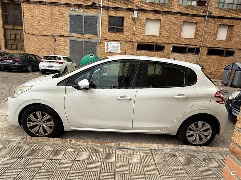 Usado Peugeot 208 Active 82 CV (60 kW) 2014 Blanco Utilitario