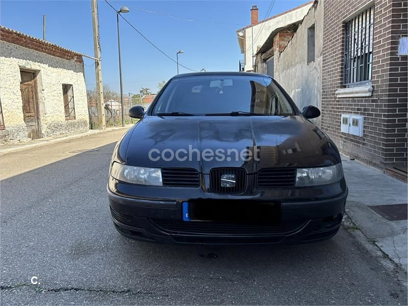 Usado Seat Leon Stella 110 CV (80 kW) 2003 Negro Utilitario