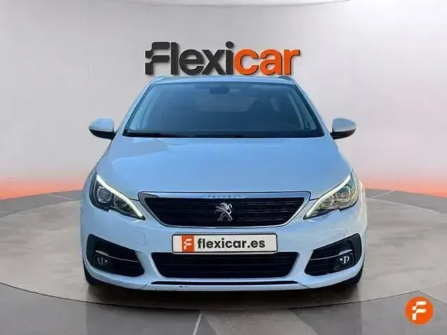 Usado Peugeot 308 Active 130 CV (95 kW) 2020 Blanco Berlina