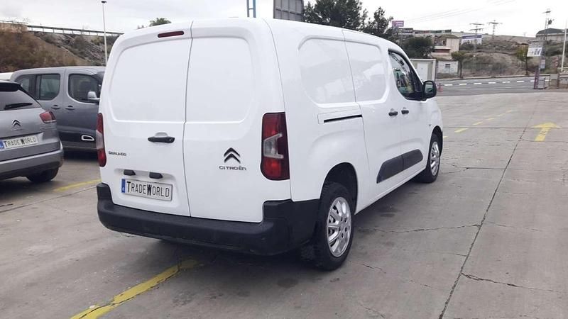 Usado Citroën Berlingo Feel 102 CV (75 kW) 2020 Blanco Monovolumen