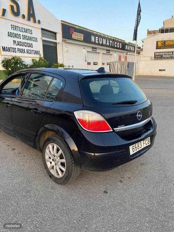 Usado Opel Astra 120 CV (88 kW) 2006 Negro Familiar