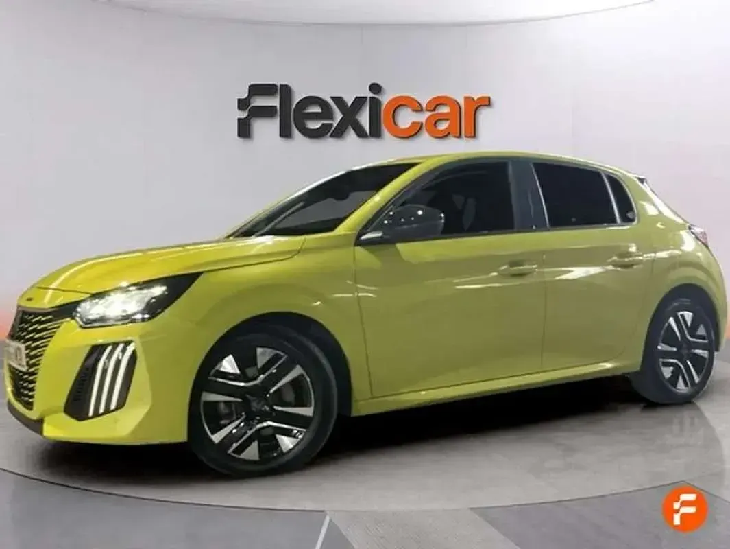Usado Peugeot 208 Allure 101 CV (74 kW) 2025 Amarillo Utilitario