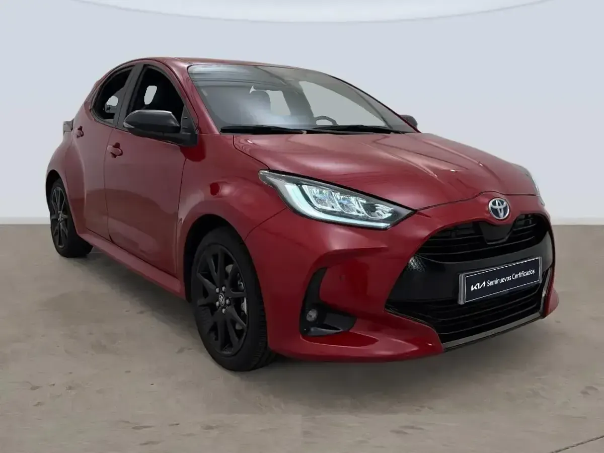 Usado Toyota Yaris Plus 116 CV (85 kW) 2023 Negro Utilitario