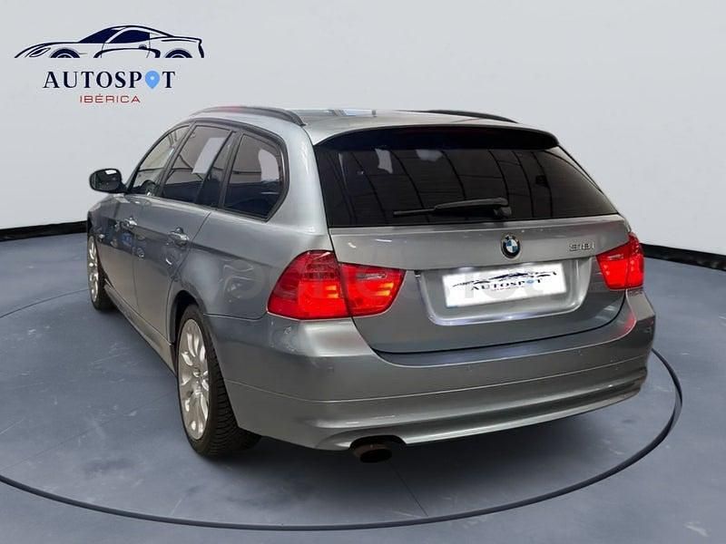 Usado BMW 318 143 CV (105 kW) 2010 Azul Familiar