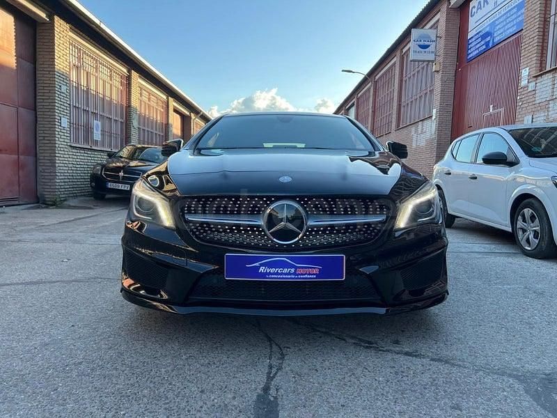 Usado Mercedes CLA220 Shooting Brake AMG line 177 CV (130 kW) 2016 Negro Familiar