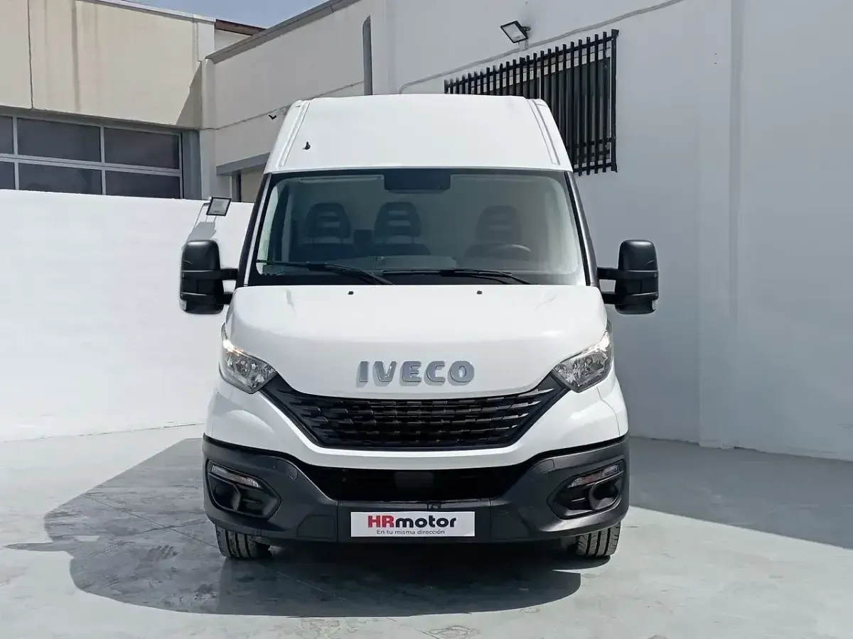 Usado Iveco Daily 136 CV (100 kW) 2022 Blanco Berlina