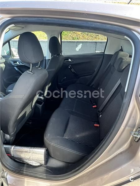 Usado Peugeot 208 Access 82 CV (60 kW) 2014 Beige Utilitario