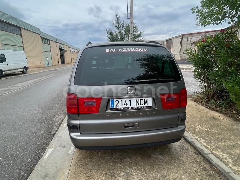 Usado Seat Alhambra Sport 115 CV (84 kW) 2010 Marrón Monovolumen