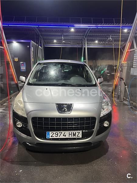 Usado Peugeot 3008 112 CV (82 kW) 2012 Gris / plata Familiar