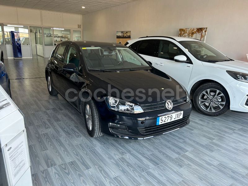 Azul Usado 2017 VW Golf VII Advance Berlina | 13.700 € (Caro) - Imagen 1/4