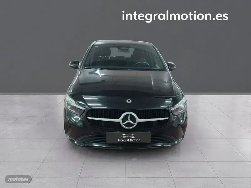 Usado Mercedes B180 136 CV (100 kW) 2023 Negro Monovolumen